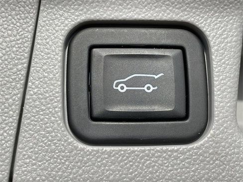 Used 2023 GMC Acadia SLE w/ Driver Convenience Package image 29