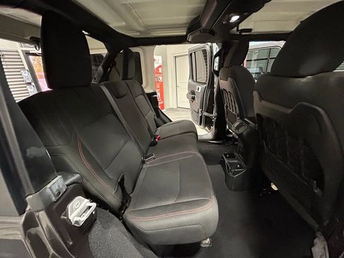 Used 2018 Jeep Wrangler Unlimited Rubicon AWD/4WD image 45