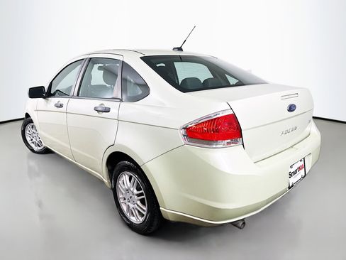 Used 2010 Ford Focus SE FWD image 5