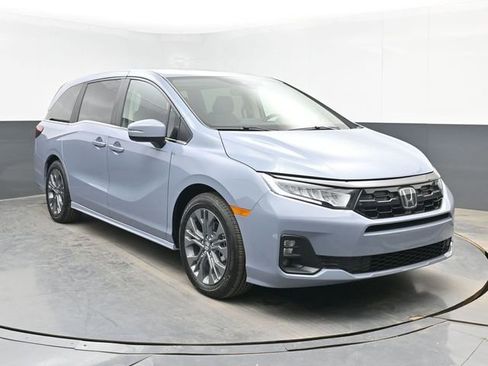 Used 2026 Honda Odyssey Touring image 2