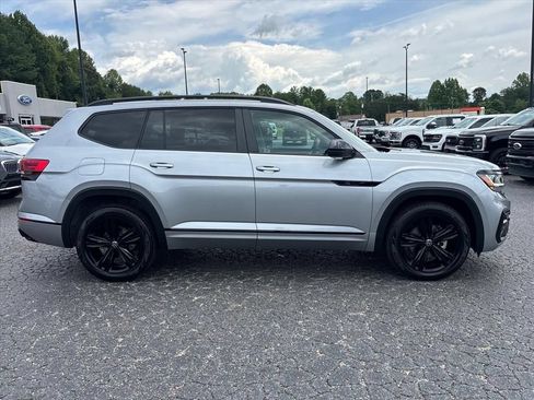 Used 2023 Volkswagen Atlas SEL R-Line AWD/4WD image 9