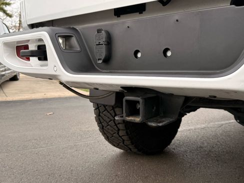 Used 2021 Jeep Gladiator Overland image 16