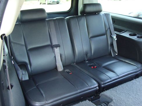 Used 2012 Cadillac Escalade ESV Luxury AWD/4WD image 13