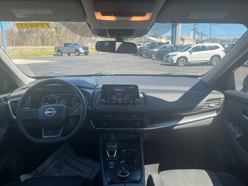 Used 2025 Nissan Rogue SV AWD/4WD image 25