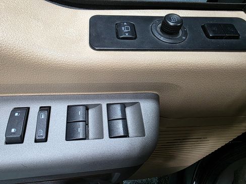 Used 2015 Ford F250 Lariat w/ Lariat Interior Package image 19