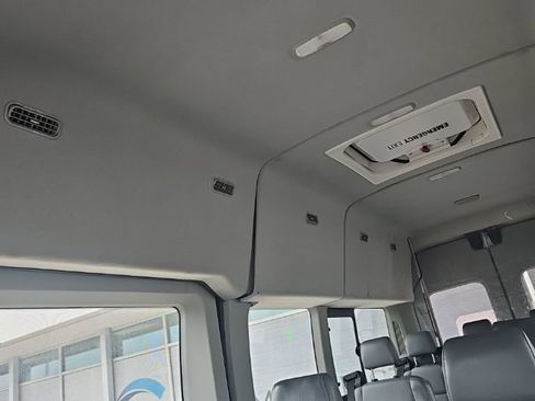 Used 2019 Ford Transit 350 XL RWD image 12