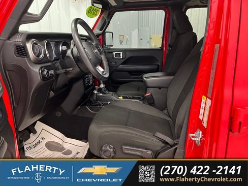 Used 2018 Jeep Wrangler Unlimited Sahara AWD/4WD image 9