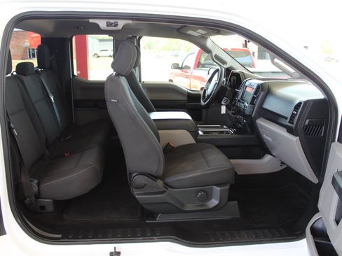 Used 2017 Ford F150 XL w/ Equipment Group 101A Mid AWD/4WD image 19