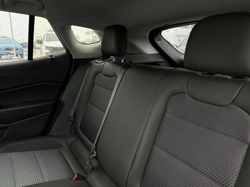 Used 2025 Chevrolet Trax LT w/ LT Convenience Package FWD image 23