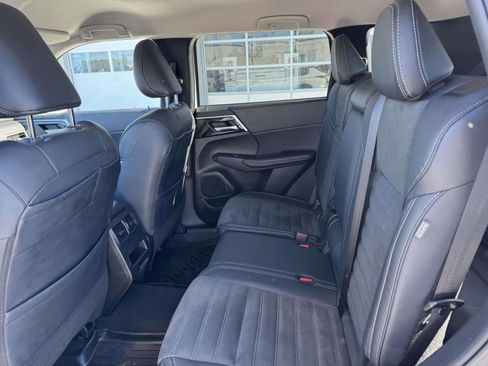 Used 2024 Mitsubishi Outlander SE Black Edition image 10