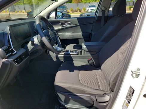 Used 2023 Kia Sportage LX image 17