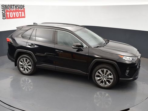 Used 2019 Toyota RAV4 XLE Premium image 24