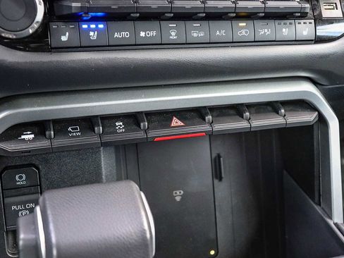 Used 2025 Toyota Sequoia Platinum image 31