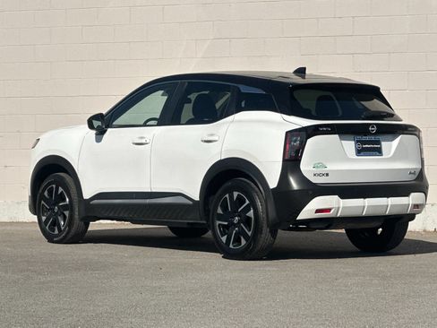Used 2025 Nissan Kicks SV AWD/4WD image 5