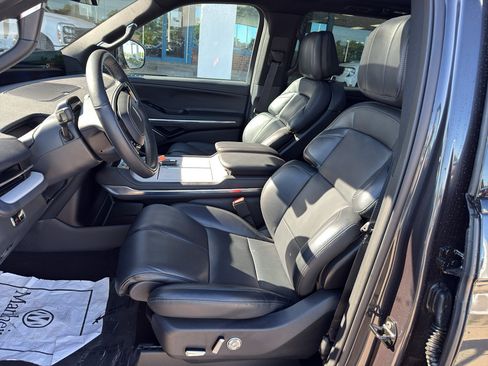 Used 2025 Lincoln Navigator L Reserve w/ Jet Appearance Package AWD/4WD image 13