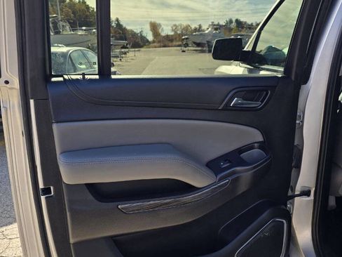 Used 2018 Chevrolet Suburban LT image 15