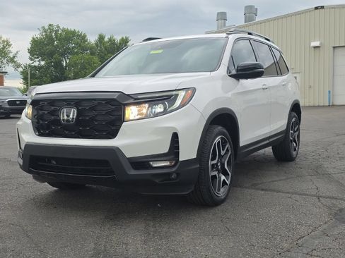 Used 2023 Honda Passport Elite image 3