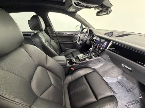 Certified 2024 Porsche Macan AWD/4WD image 41