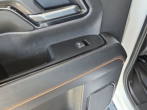 Used 2024 GMC Sierra 2500 AT4 image 22