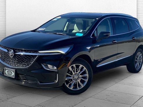 Used 2023 Buick Enclave Avenir image 12