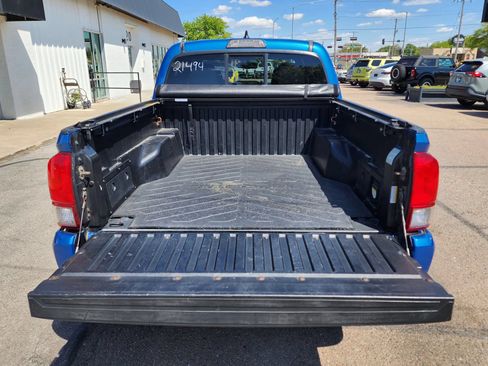 Used 2016 Toyota Tacoma TRD Sport w/ Towing Package AWD/4WD image 7
