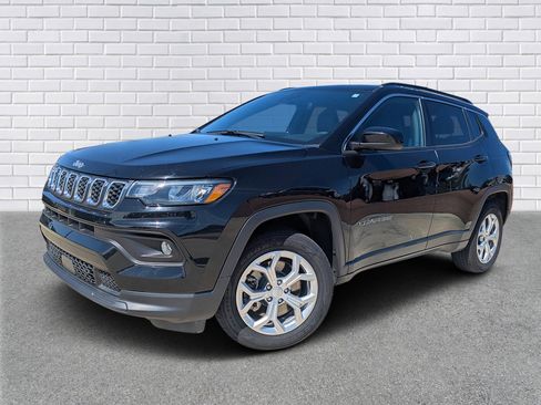 Used 2024 Jeep Compass Latitude image 1