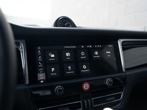 Certified 2026 Porsche Macan image 25