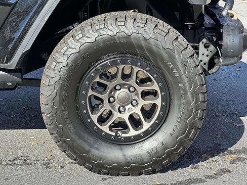 Used 2022 Jeep Wrangler Unlimited Rubicon w/ Xtreme Recon 35" Tire Package image 9