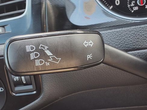 Used 2017 Volkswagen GTI SE image 15