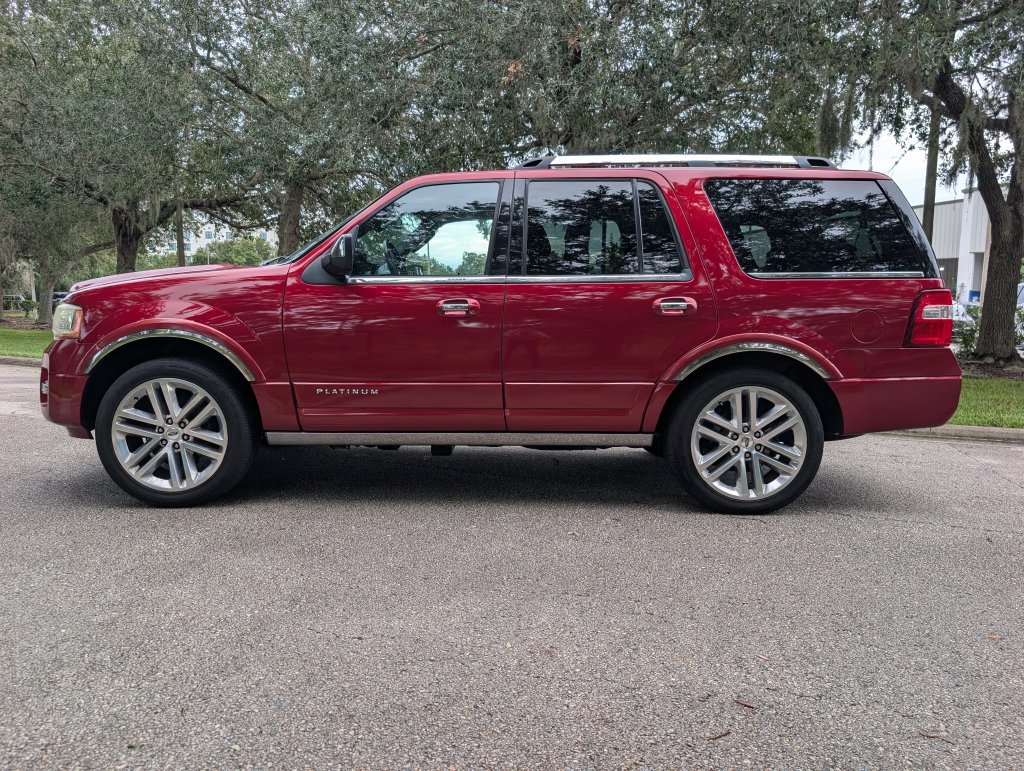 Used 2016 Ford Expedition Platinum RWD image 4