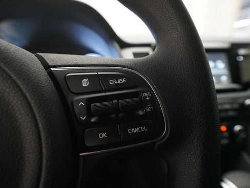 Used 2017 Kia Niro LX FWD image 18