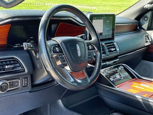 Used 2020 Lincoln Navigator Reserve image 13