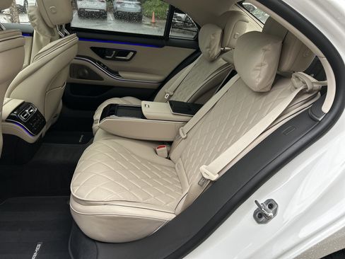 Certified 2025 Mercedes-Benz S 580 4MATIC Sedan w/ AMG Line Package image 40