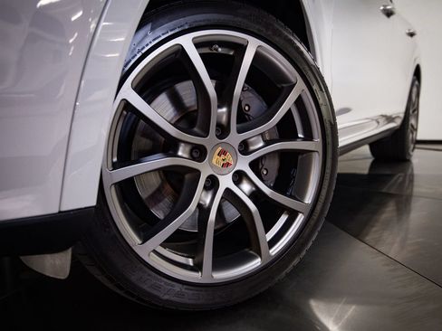 Certified 2023 Porsche Cayenne AWD/4WD image 12