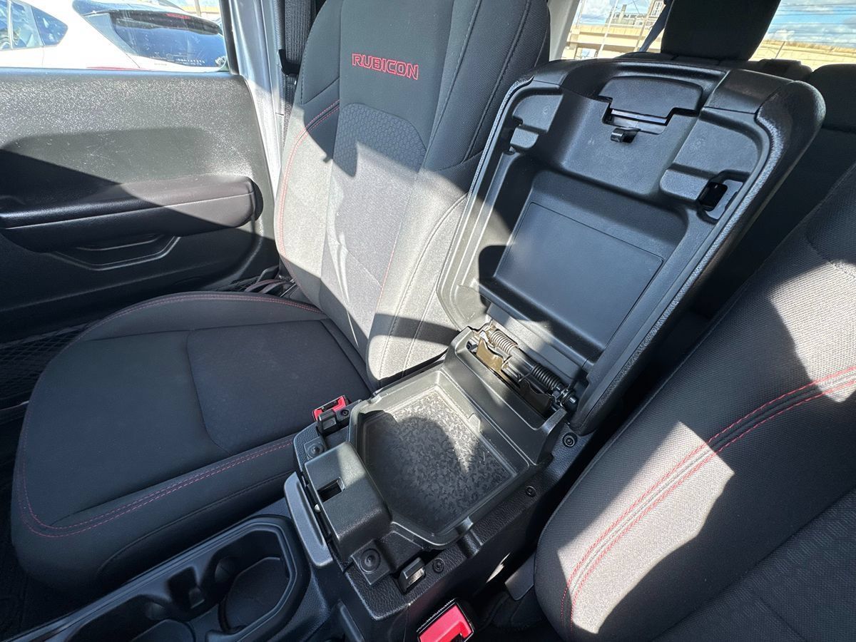 Used 2018 Jeep Wrangler Unlimited Rubicon w/ LED Lighting Group AWD/4WD image 21
