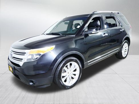Used 2015 Ford Explorer XLT w/ Equipment Group 202B AWD/4WD image 3