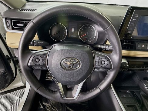 Certified 2020 Toyota RAV4 XLE Premium image 20