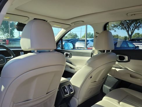 Used 2024 Kia Sorento S w/ Panoramic Sunroof Package FWD image 12