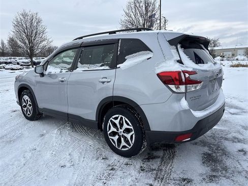 Used 2023 Subaru Forester Premium image 8