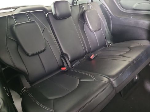 Used 2025 Chrysler Pacifica Select FWD image 23