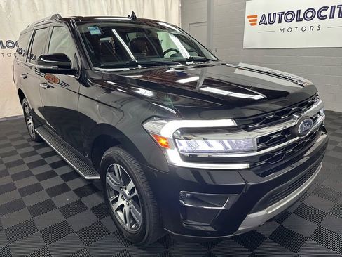 Used 2023 Ford Expedition Limited AWD/4WD image 2