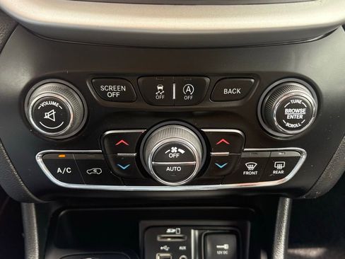 Used 2017 Jeep Cherokee Trailhawk w/ Comfort/Convenience Group image 23