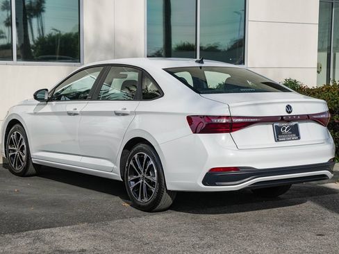 Used 2025 Volkswagen Jetta Sport image 4