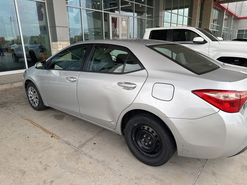 Used 2018 Toyota Corolla LE image 12