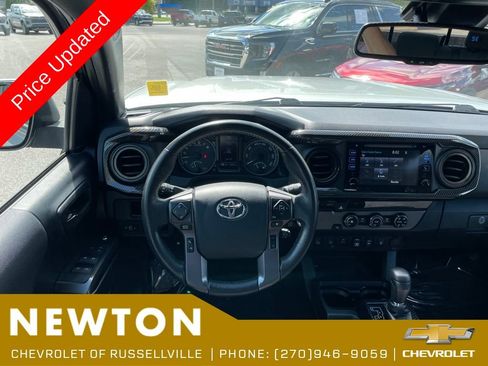 Used 2018 Toyota Tacoma TRD Off-Road w/ Technology Package RWD image 20