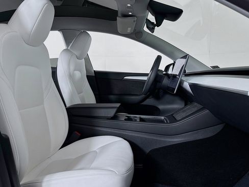 Used 2024 Tesla Model Y Long Range image 6