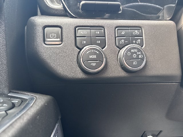 Certified 2023 Chevrolet Silverado 1500 High Country w/ Technology Package AWD/4WD image 17