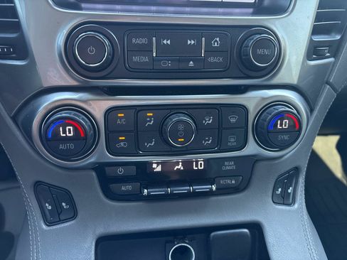 Used 2019 Chevrolet Suburban LT RWD image 13