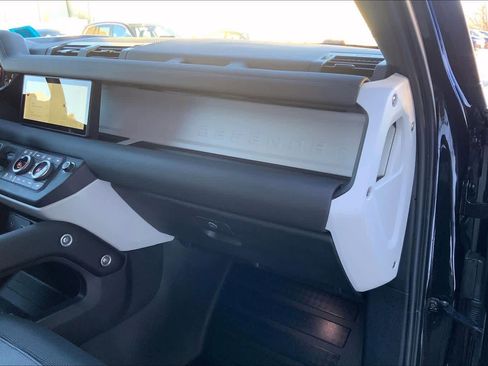 Used 2024 Land Rover Defender 90 X-Dynamic SE image 18