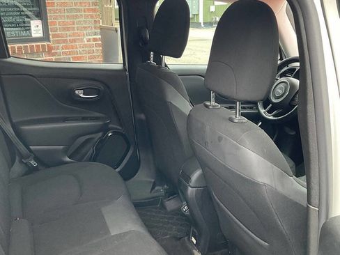 Used 2018 Jeep Renegade Altitude image 6